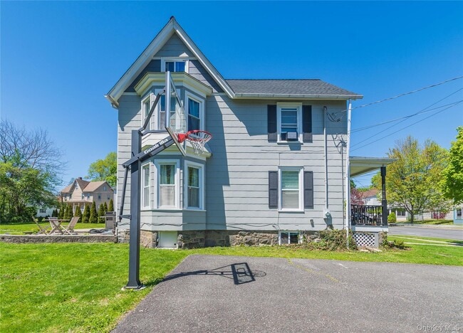 Building Photo - 139 Grand St