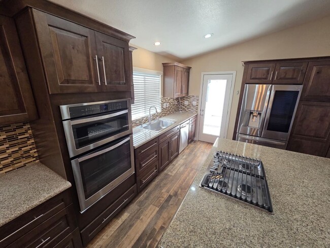 Building Photo - Single-Story 3 Bed / 2.5 Bath Home w/ Private Pool, Spa