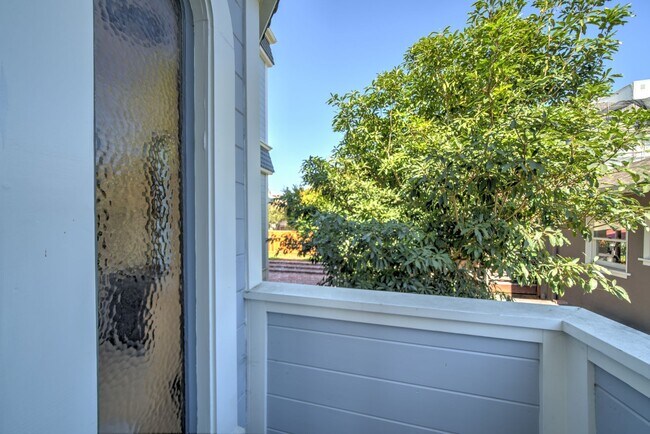 Building Photo - 2225 Blake St