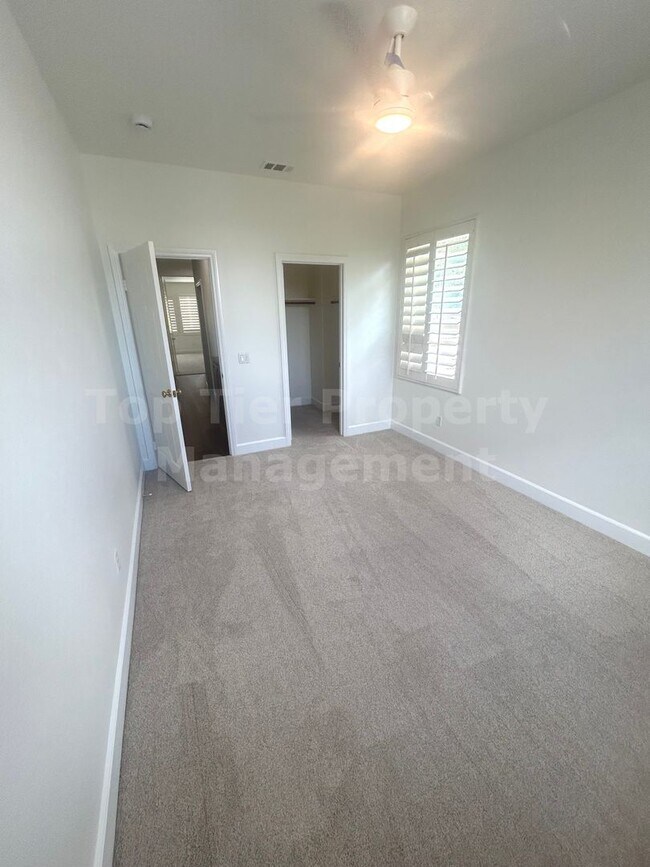 Building Photo - ***Gorgeous 4 bed / 3 bath / 2,585 sqft House in Calavera Hills - Available 07/01***