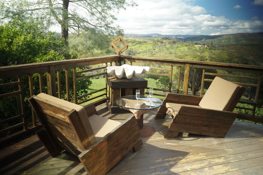 Building Photo - 2077 Stagecoach Canyon Rd