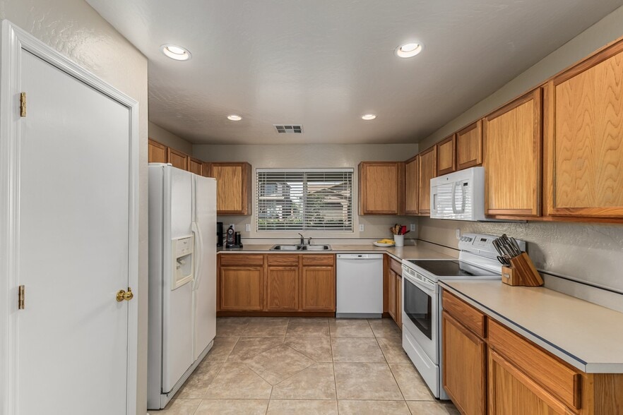 Building Photo - 23277 S 215th St