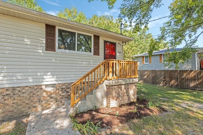 Building Photo - AVAILABLE DECEMBER 2ND. 2 Bed 1 bath FOR LEASE in South Inglewood (East Nashville). $1675 Rent. W...