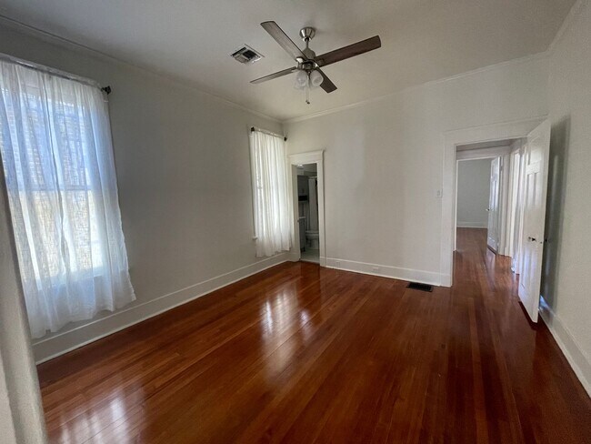 Building Photo - RENOVATED HOME IN THE HEART OF UPTOWN NEAR CAMPUS!