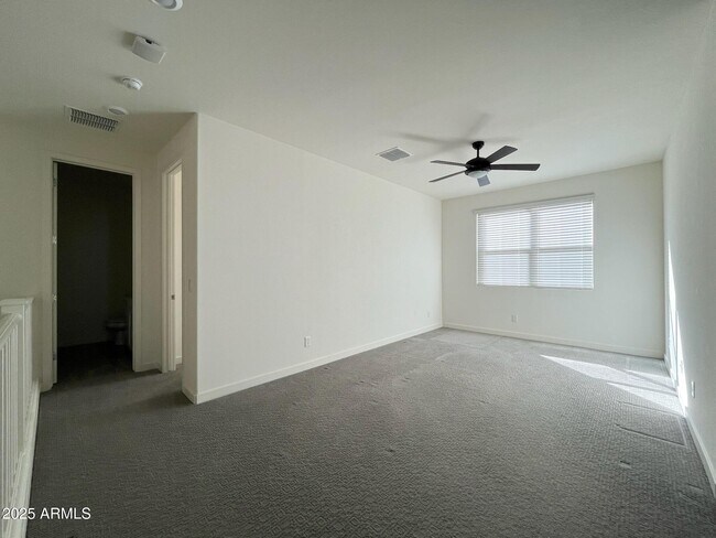 Building Photo - 710 N Bay Dr