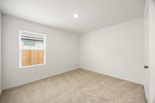 Building Photo - 27418 Sweetwater Bay Dr