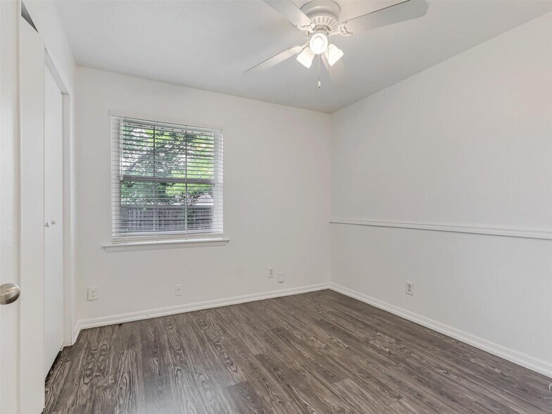 Building Photo - 2976 Cameo Ln