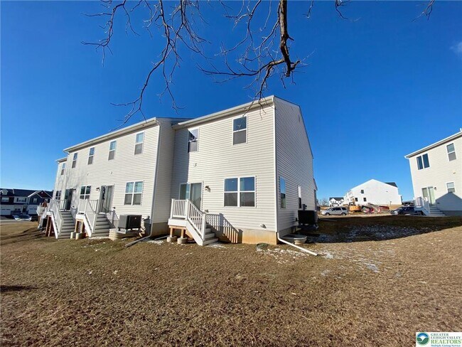 Building Photo - 17 Timber Trl