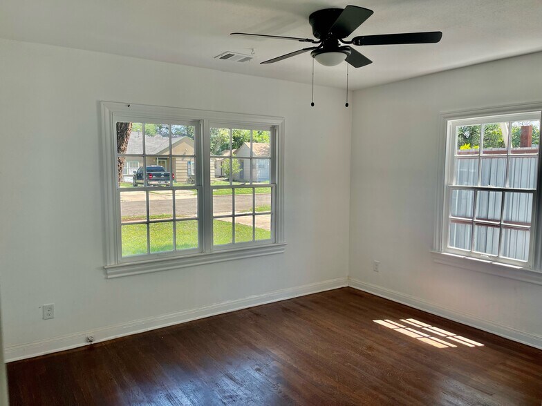 Building Photo - 2221 21st St