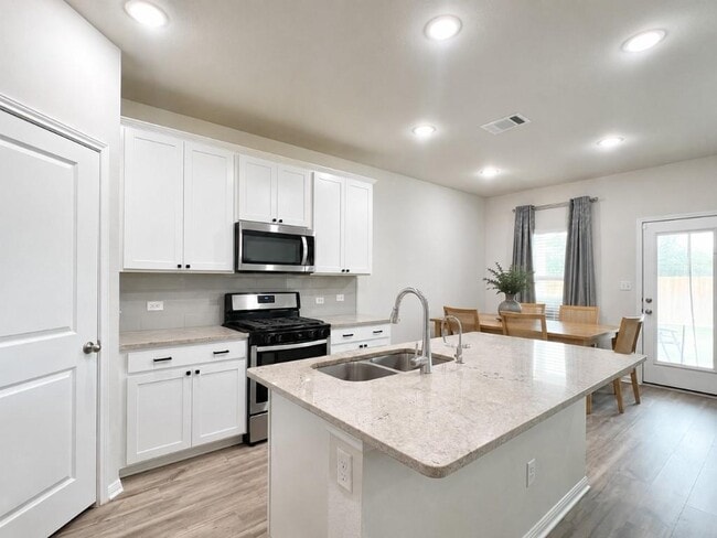 Building Photo - 1600 Longhorn Ranch Dr