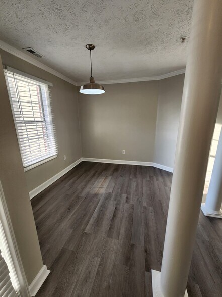 Building Photo - 330 Bubble Creek Ct