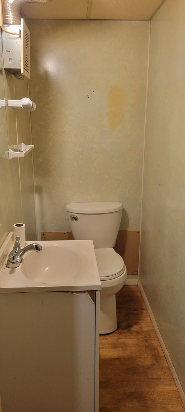 Building Photo - 867 Gainsboro Rd