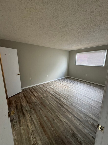 Building Photo - 1065 Carriage Cir