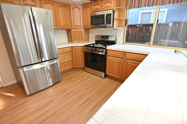 Building Photo - Charming 4-Bedroom 2 bath 2 car garage Home in desirable San Jose Neighborhood