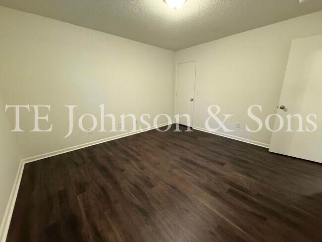 Building Photo - Markwood Apartment