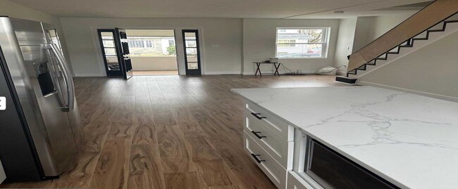 Building Photo - 2277 Hollinshed Ave