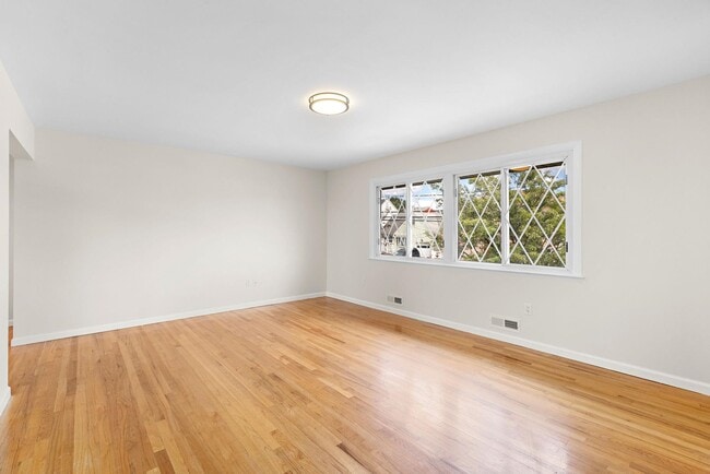 Building Photo - 689 9th St