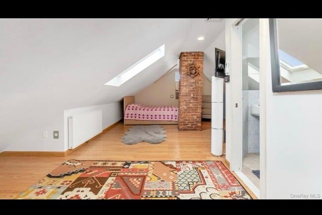 Building Photo - 143 Hallock St