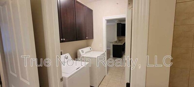 Building Photo - 960 Perry St