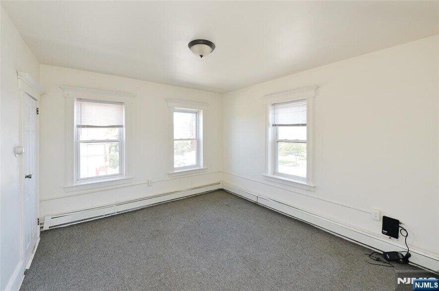 Building Photo - 39 Lodi St