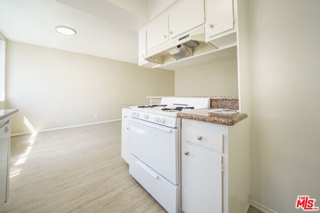 Building Photo - 456 S Harvard Blvd