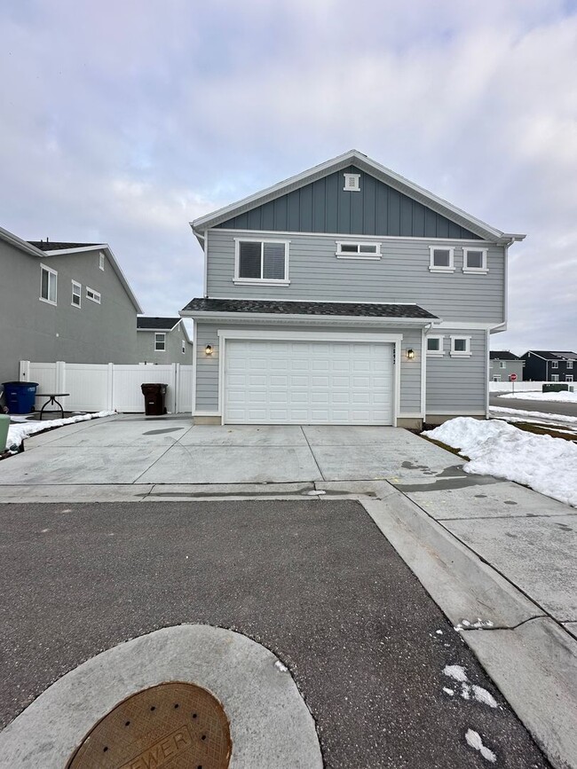 Building Photo - Beautiful 2021 home with fenced yard