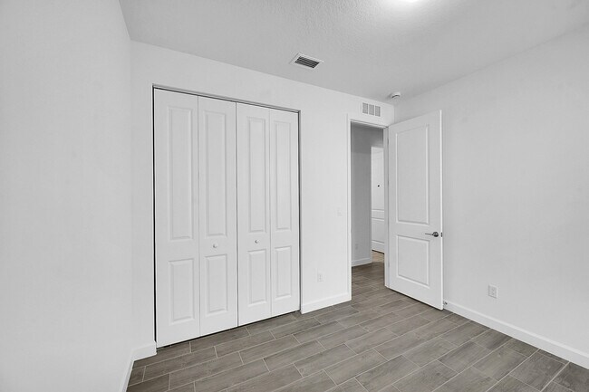 Building Photo - 3550 Angler Dr