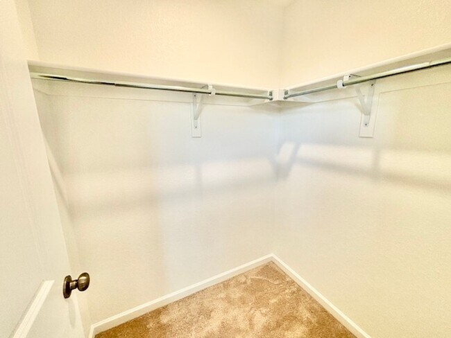 Building Photo - SECOND MONTH FREE RENT!