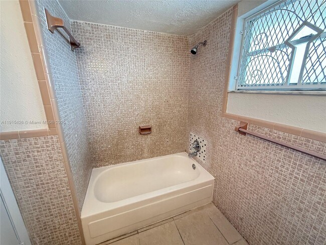 Building Photo - 19305 NE 2nd Ave