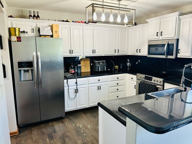 Building Photo - Beautiful Single Family Home, Sutter Woods...