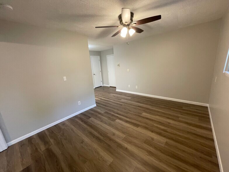 Building Photo - 441 Woodside Trail