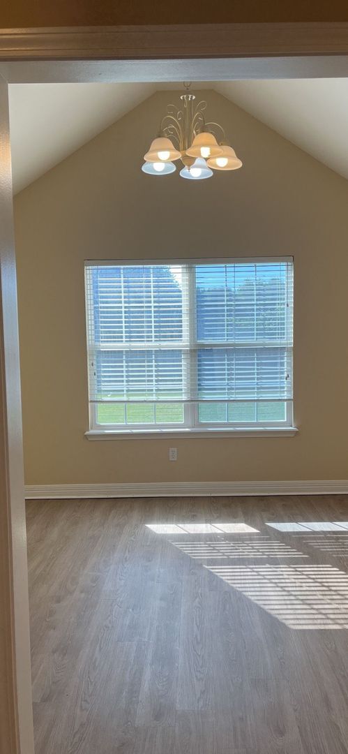 Building Photo - Great location!  4 Bedroom 2 bath