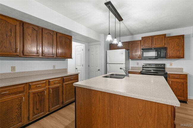 Building Photo - 307 Britanna Dr