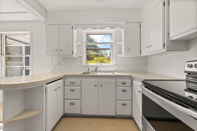 Building Photo - 5336 NE 35th Pl