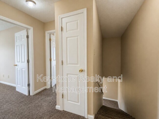 Building Photo - 270 Thompsonville Ln