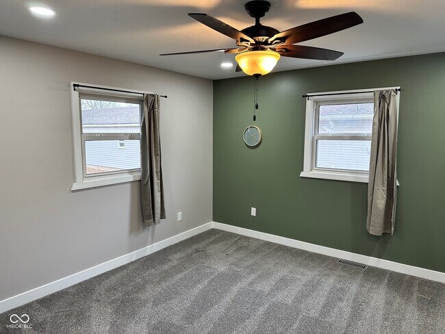 Building Photo - 310 S Nebraska St