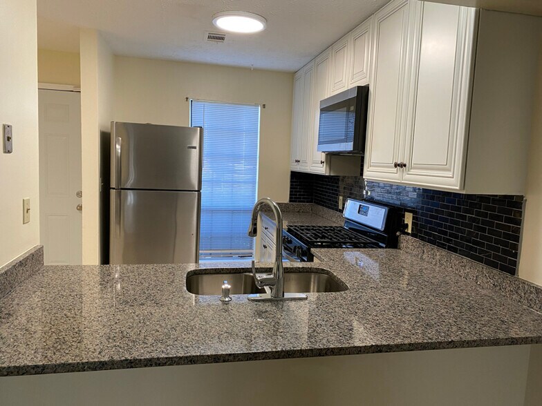 Building Photo - 1597 Springleaf Point SE