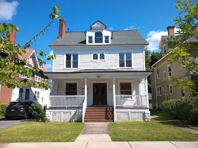 Building Photo - 813 Euclid Ave