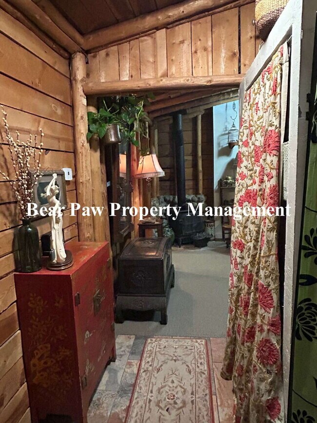 Building Photo - Adorable cabin in Evergreen!