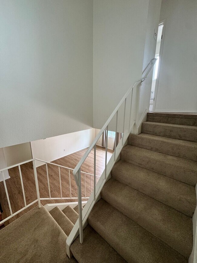 Building Photo - 2210-2212 E Avalon Ave