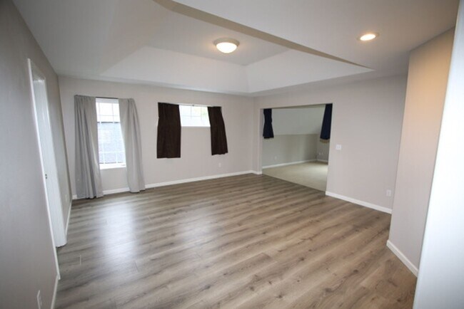 Building Photo - 9010 Sahalee Dr
