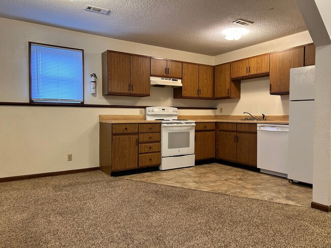 Building Photo - Convenient Location