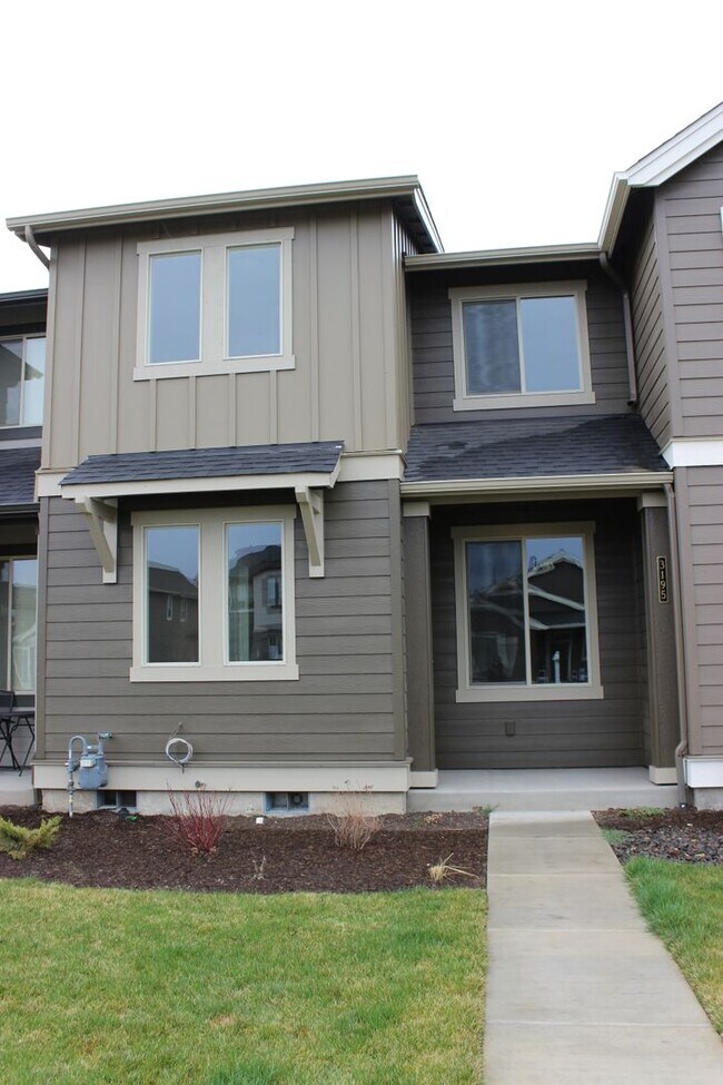 Building Photo - 3195 SW 28th St