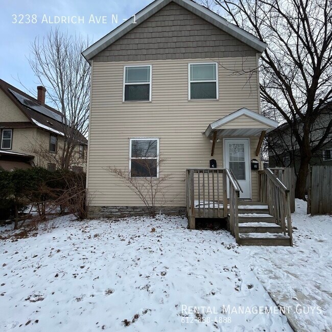 Building Photo - Nice 3 Bedroom duplex!