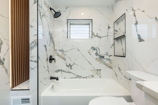 Building Photo - Newly Renovated 2-Bedroom 1-Bathroom Home in Port Richmond Available Now!