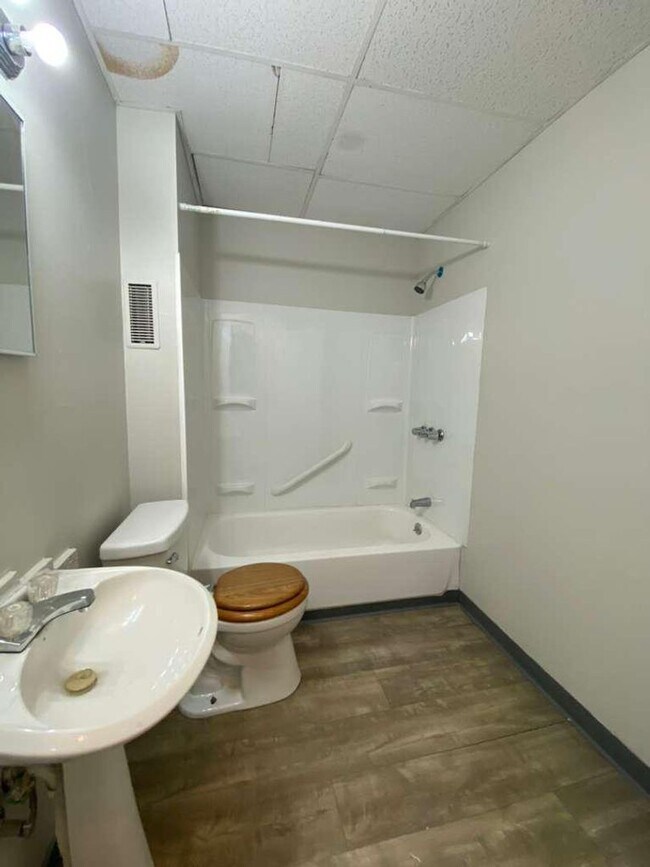 Building Photo - 7918 Force Ave