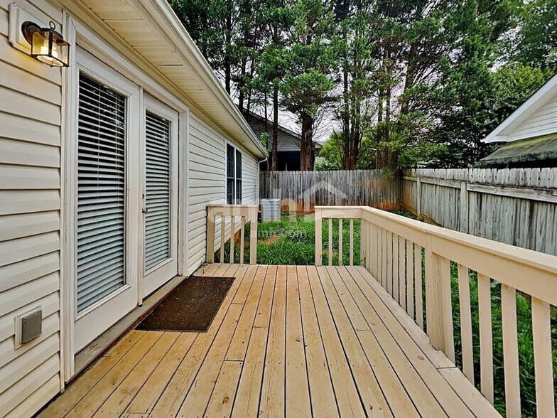 Building Photo - 1473 Lewisburg Pointe Dr