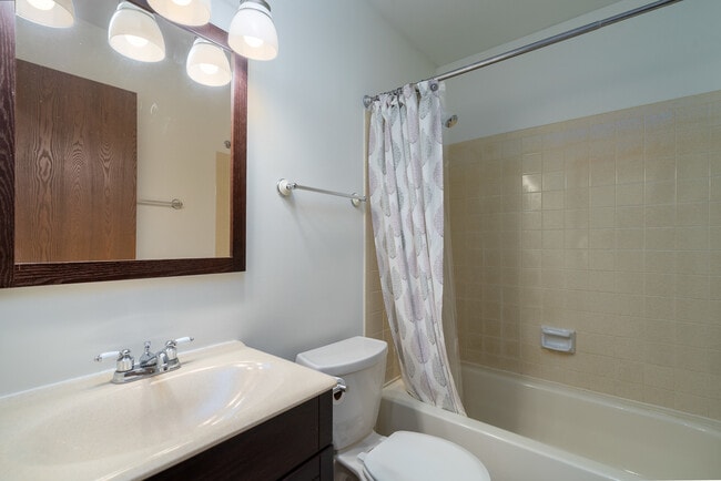 Building Photo - 120 S Staffire Dr