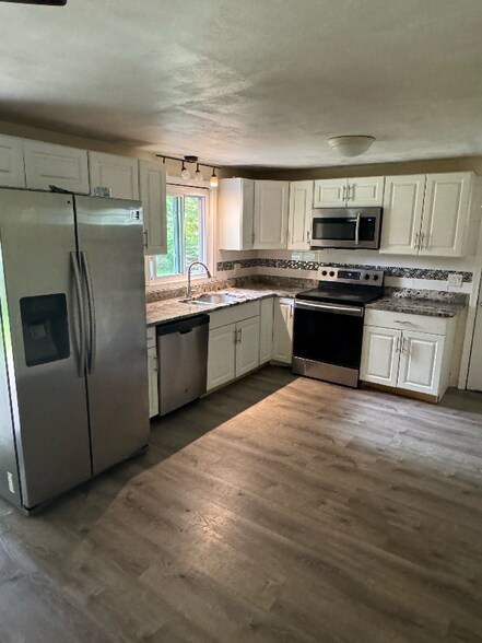 Building Photo - 92 Rambler St