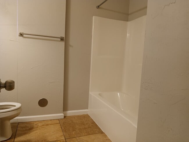 Building Photo - Available now! Beautifully Renovated 2 bed...